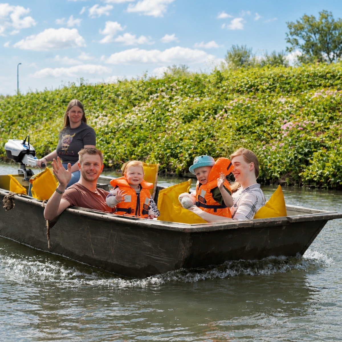 Legerkano of Legerboot huren Oorlogsmuseum Medemblik